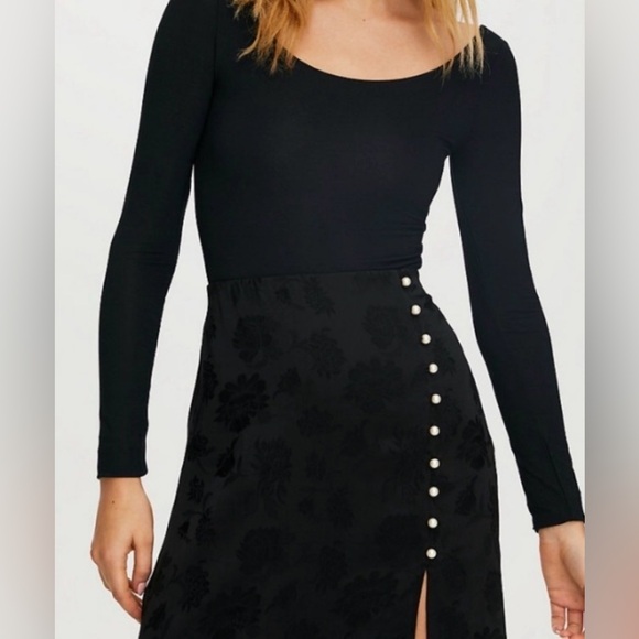 ARITZIA WILFRED Baroque Skirt Jacquard Satin Pearl Button Slip Midi Black small - Picture 2 of 10